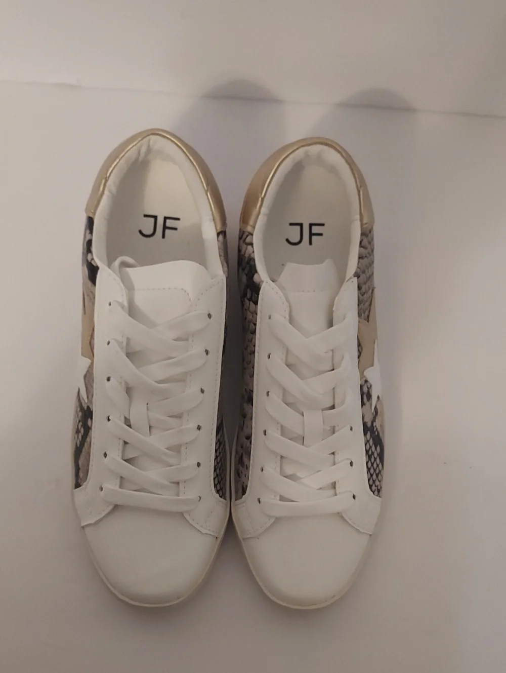 JustFab Snakeskin Sneaker White Black Stars Size 7